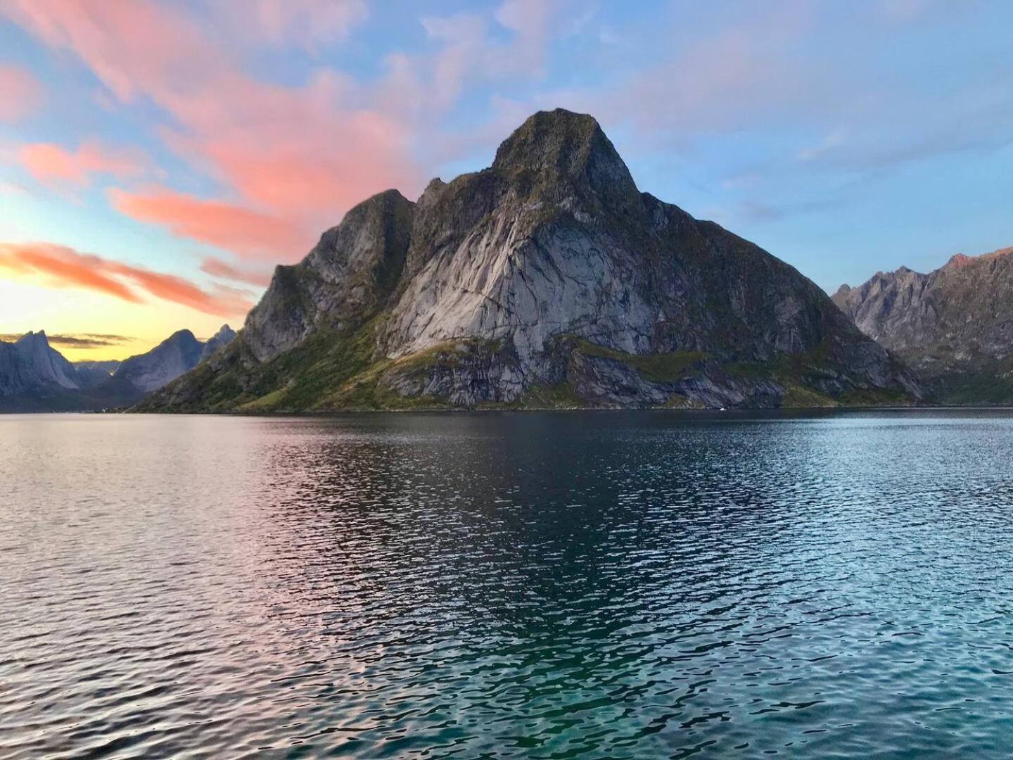 Reinefjorden Lodge Экстерьер фото